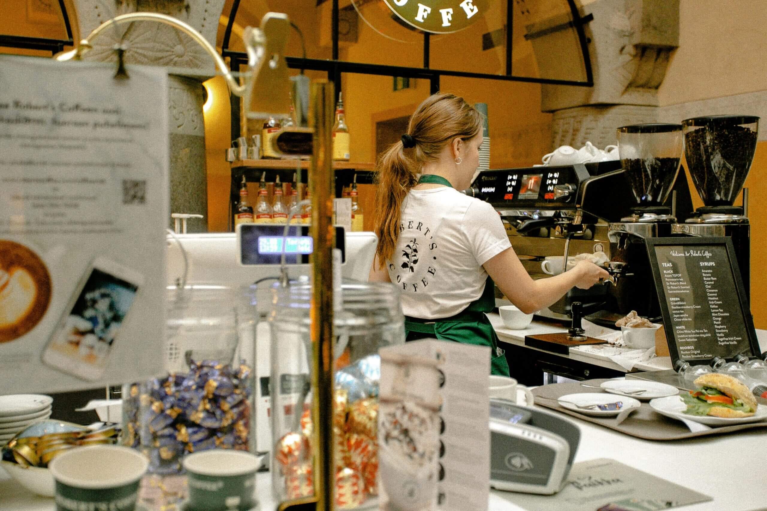 How Restaurant Employee Engagement Surveys Improve Customer Service and Revenue